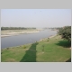 8. de Yamuna rivier stroomt langsheen de Taj Mahal.JPG